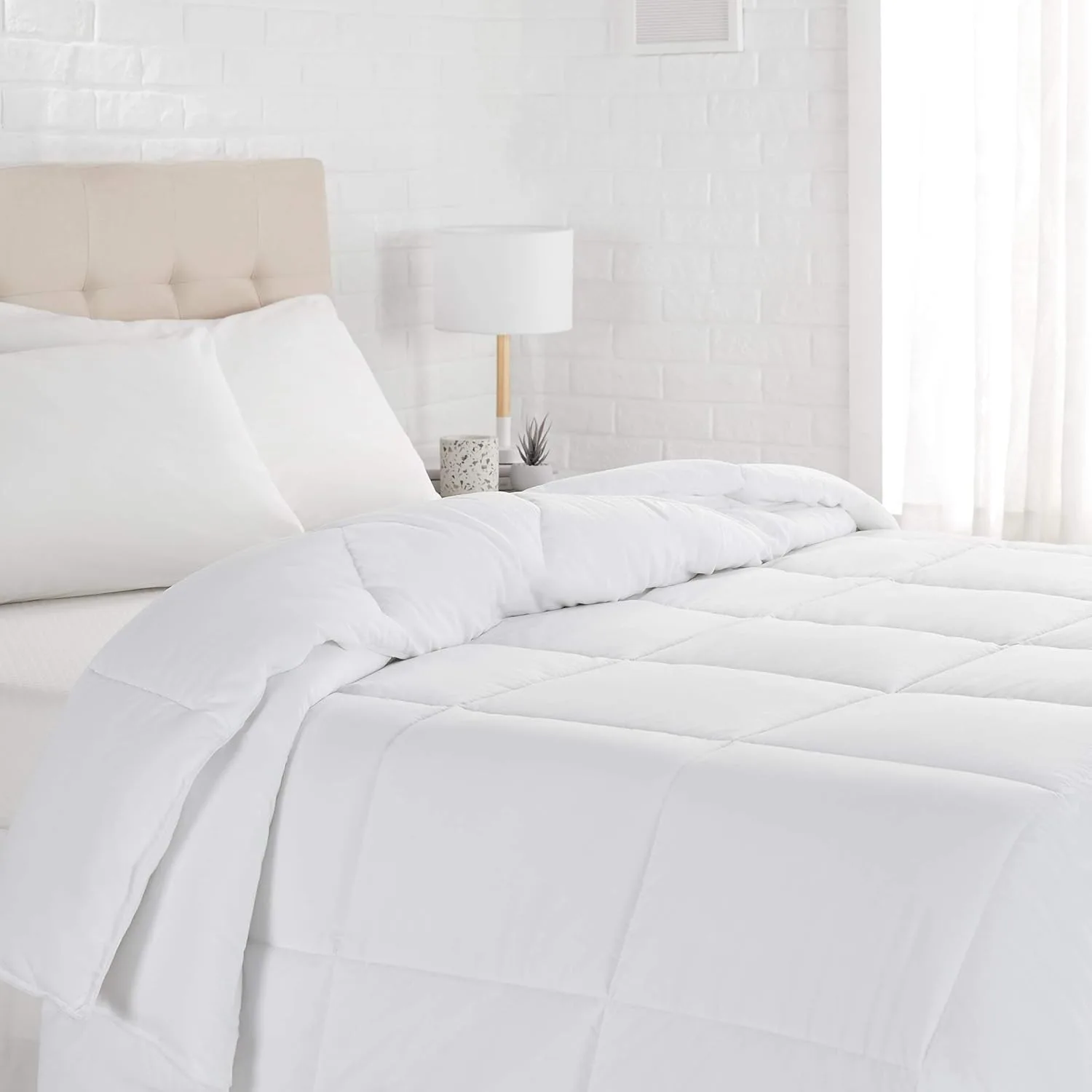 Amazon Basics White Down Alternative Comforter and Duvet Insert with Corner Tabs