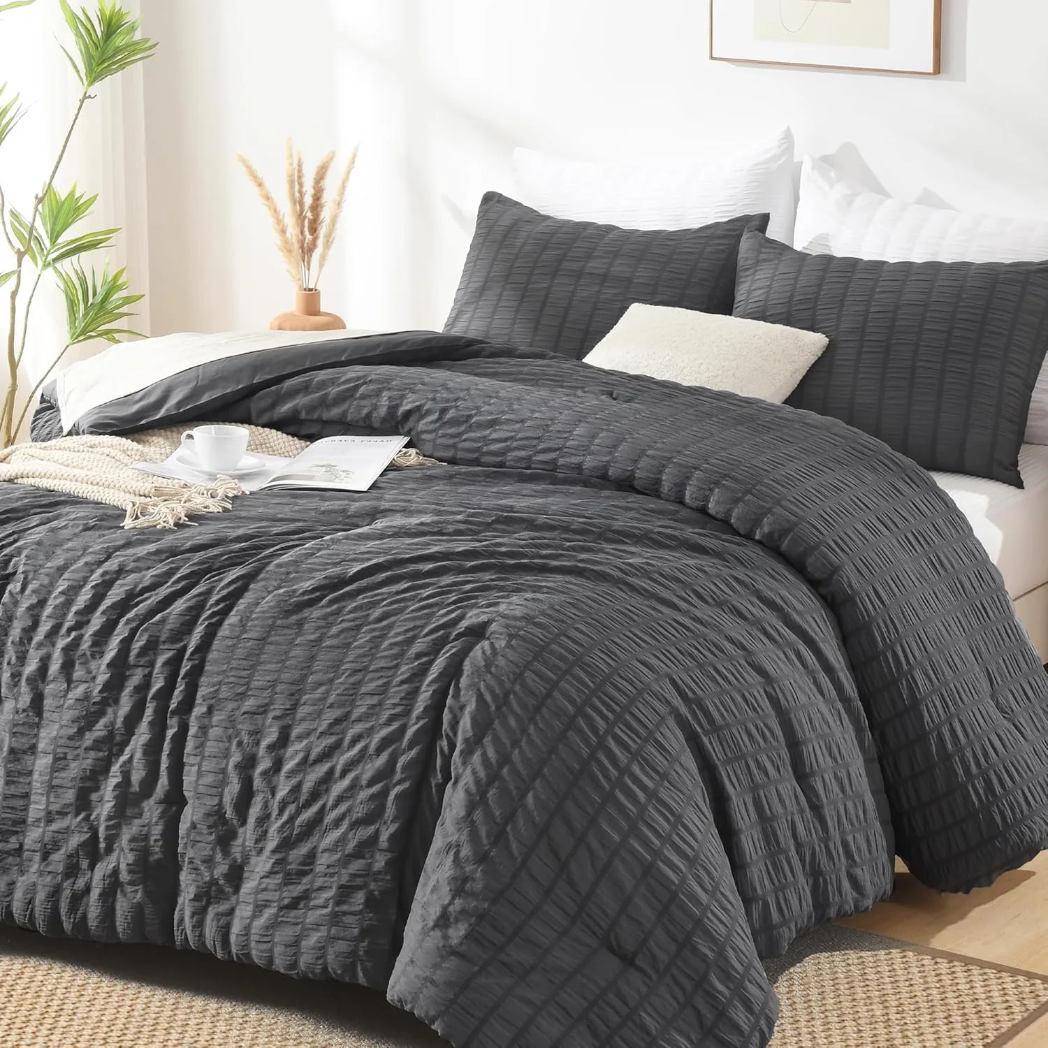 AveLom Seersucker Queen Comforter Set (90x90 inches)